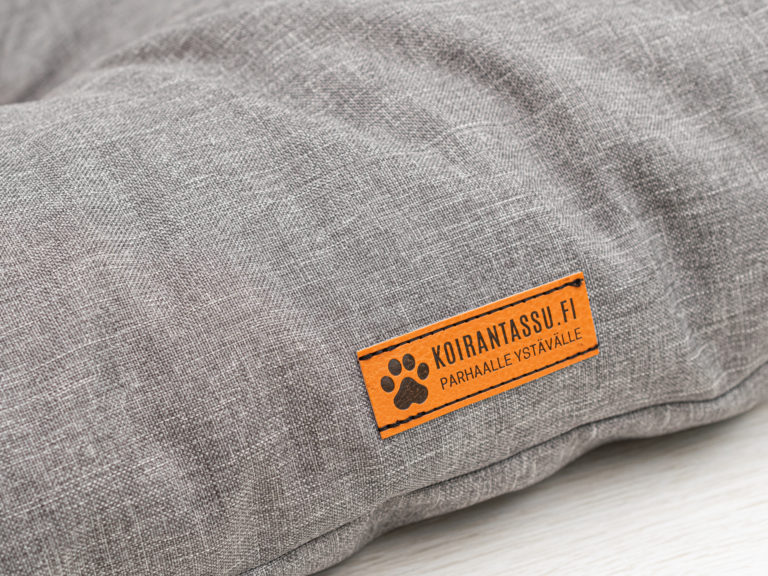 Harmaa pehmeä koirantyyny